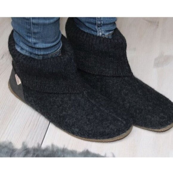 Living Kitzbuehel Slipper Boot | Uni, Anthra Back | House Shoes » Slipper Boots - Picture 1 of 12